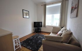 Bright And Cosy West End Apartment